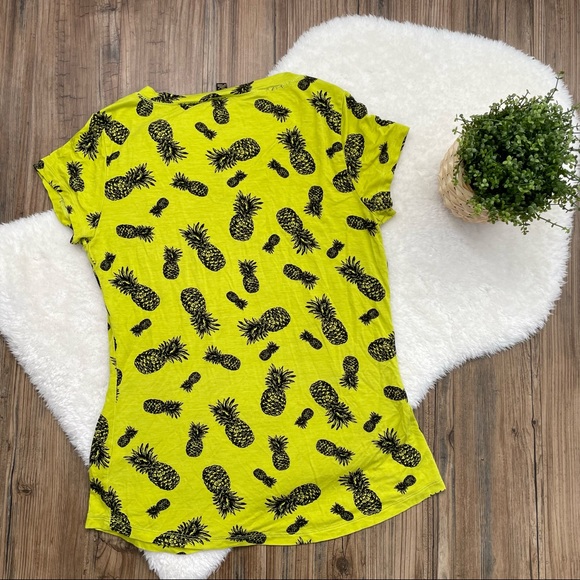 🔶2/$10🔶 Sz L Cupid Pineapple Shirt - Picture 2 of 6